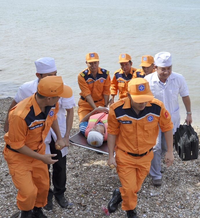 dien-tap-cuu-nan-tau-khach-bi-tau-ca-dam-hong3