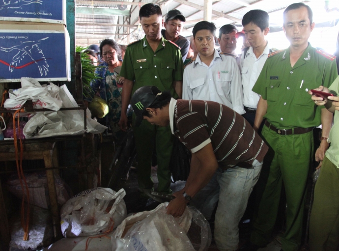 tieu-huy-hon-250-kg-san-pham-tu-heo-khong-ro-nguon