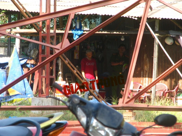 phat-hien-nam-thanh-nien-treo-co-tu-sat-trong-choi