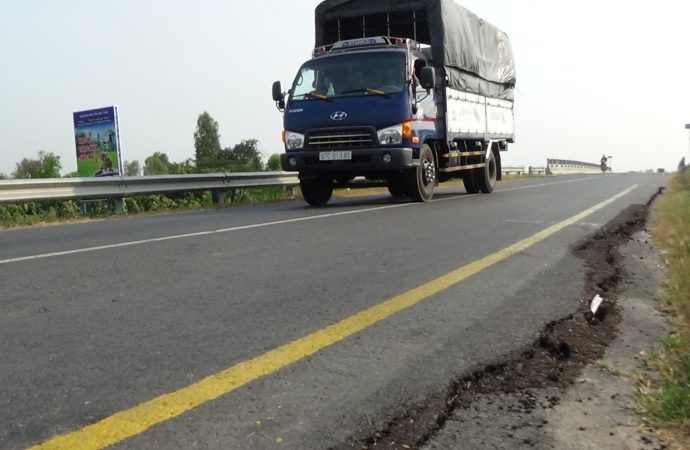 gap-rut-sua-chua-cac-doan-nut-lun-tren-ql91-doan-t