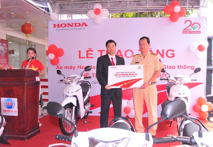 CSGT-can-tho-duoc-cong-ty-hon-da-viet-nam-tăng-10