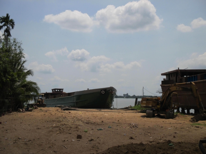 hai-cong-nhan-tu-vong-do-tai-nan-khi-dang-ha-thuy-