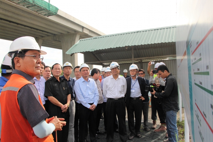 bo-truong-truong-quang-nghia-kiem-tra-cong-trinh-c