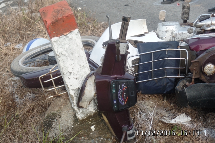 xe-tai-tong-xe-may-mot-phu-nu-bi-thuong-nang