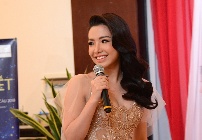 70-nguoi-dep-hoi-ngo-trong-ban-ket-hao-hau-bien-vi