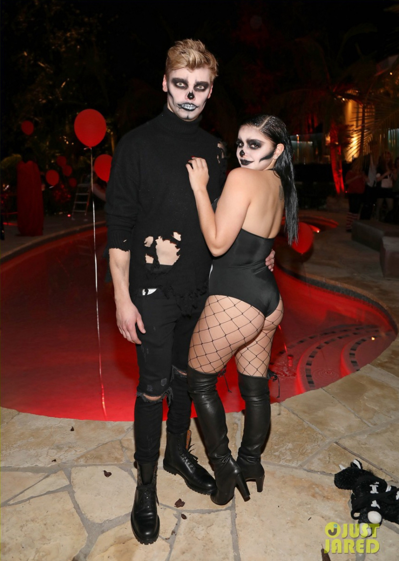 ariel-winter-levi-meaden-just-jared-halloween-part
