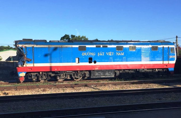 vuot-duong-dan-sinh-xe-bon-bi-huc-vang-khoi-duong-