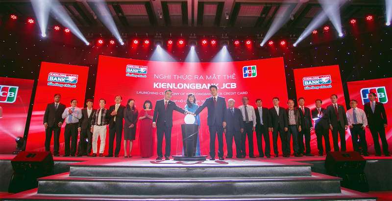 6. Nghi thức ra mắt thẻ t&iacute;n dụng quốc tế Kienlongb