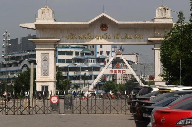 Cửa khẩu bi&ecirc;n giới L&agrave;o Cai của Việt Nam tiếp gi&aacute;p 
