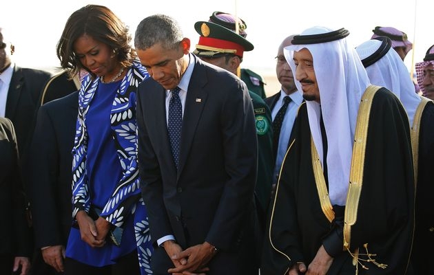 Phu nh&acirc;n Tổng Thống Barack Obama kh&ocirc;ng mang mạng c