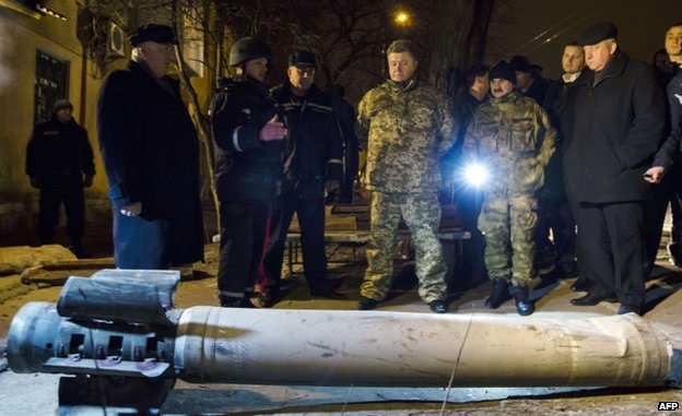 Tổng thống Ukraine xem x&eacute;t t&igrave;nh h&igrave;nh giao tranh