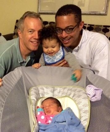 H&igrave;nh ảnh cả gia đ&igrave;nh Đại sứ đ&oacute;n con g&aacute;i thứ hai đư