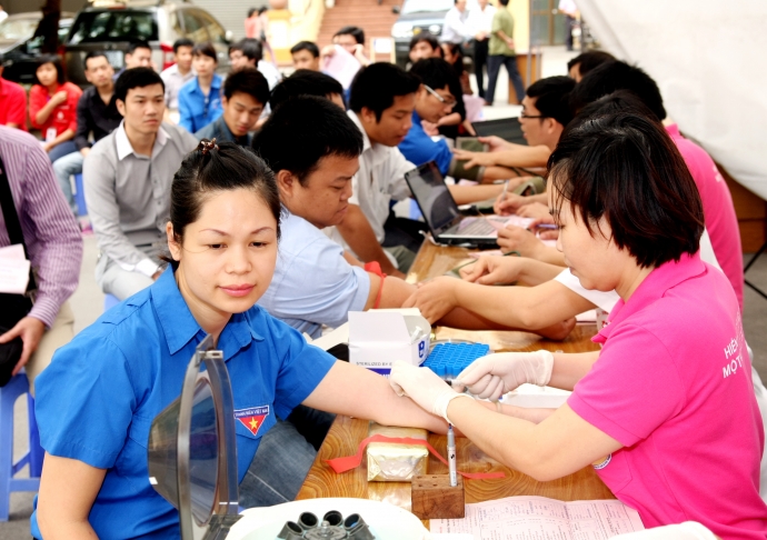 ĐTN Bộ GTVT tham gia hiến m&aacute;u v&igrave; nạn nh&acirc;n tai nạn 