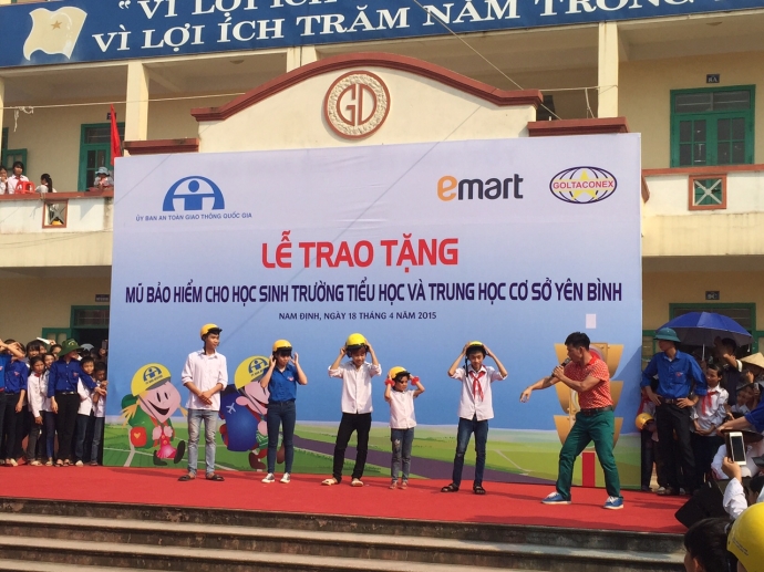 Nghệ sĩ h&agrave;i Xu&acirc;n Bắc tổ chức tr&ograve; chơi hướng dẫn c&aacute;