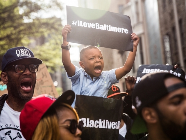 Biểu t&igrave;nh phản đối th&aacute;i đội kỳ thị của c&aacute;nh s&aacute;t da