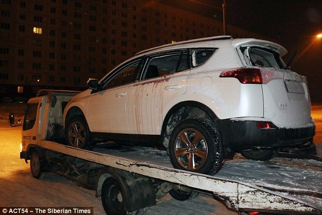 Chiếc Toyota của gia đ&igrave;nh nghị sĩ sau vụ nổ