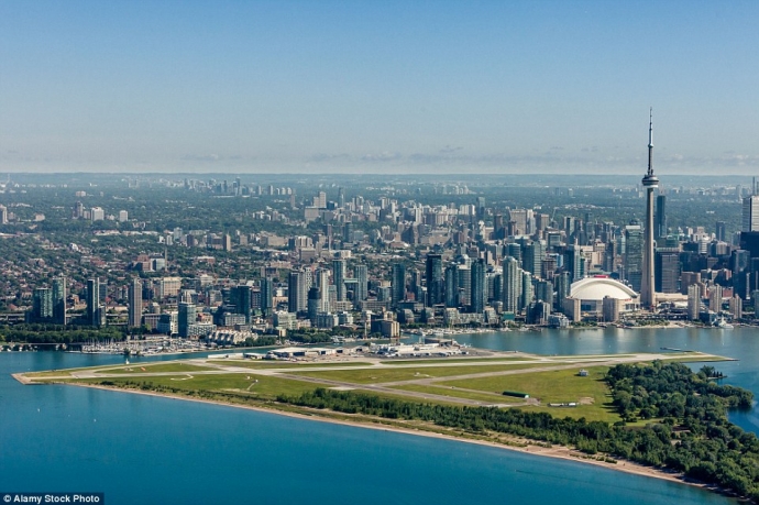 Cảnh đẹp hiện đại nh&igrave;n từ cửa sổ m&aacute;y 