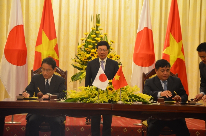 BỘ trưởng ngoạig giao Nhật