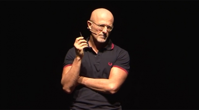 B&aacute;c sĩ người Italy Sergio Canavero sẽ c&ugrave;ng một đội