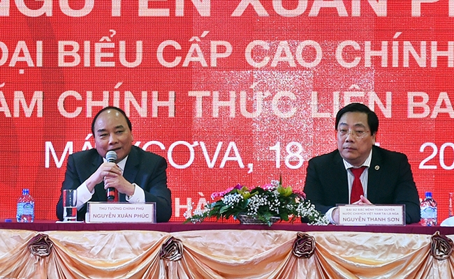 Thủ tướng Nguyễn Xu&acirc;n Ph&uacute;c gặp mặt cộng đồng người