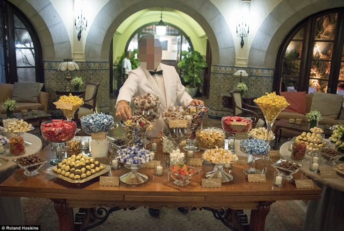 Một bữa tiệc tại c&acirc;u lạc bộ Caracas Country Club, 