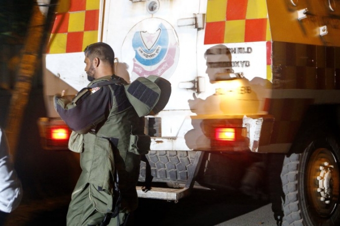 Cảnh sát Bangladesh ập vào quán cafe, đấu