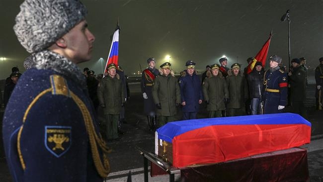 Thi thể của phi c&ocirc;ng Nga l&aacute;i chiếc Su-24 bi