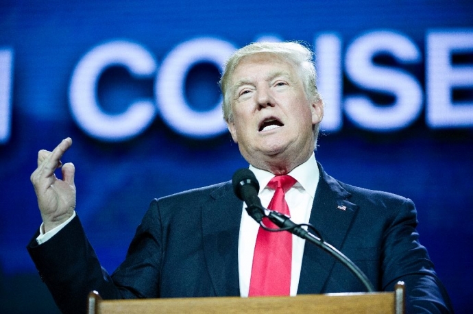 Donald Trump chỉ tr&iacute;ch b&agrave; Hillary Clinton kh&ocirc;ng ti