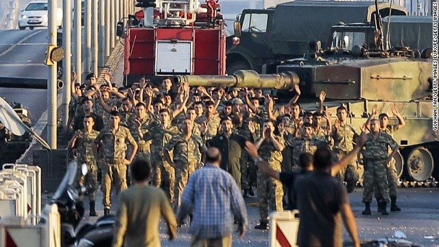 Hình ảnh hàng chục binh lính Thổ Nhĩ Kì đ