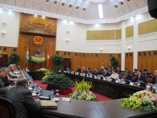 Thủ tướng Nguyễn Xu&acirc;n Ph&uacute;c hội đ&agrave;m c&ugrave;n