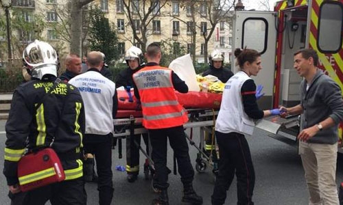 To&agrave; tạp ch&iacute; Charlie Hebdo bị tấn c&ocirc;ng khủn