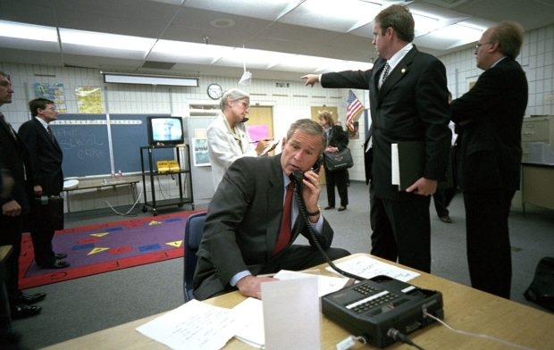 Tổng thống Mỹ George Bush thu thập thông t