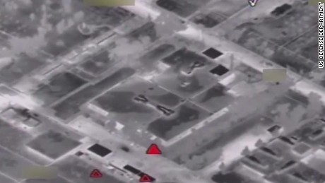 Mỹ hợp lực 12 chiến cơ tấn c&ocirc;ng kho vũ