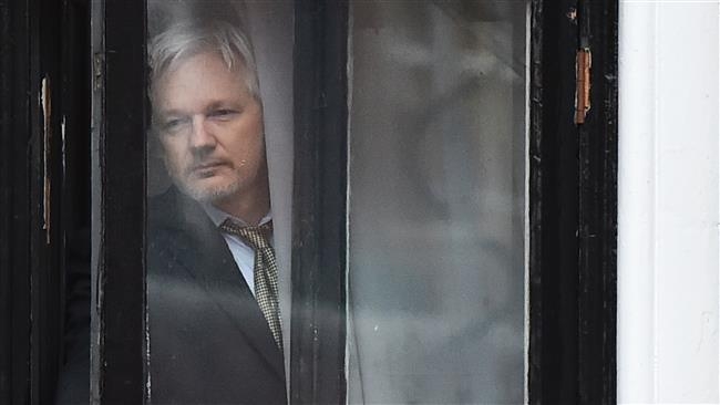 Người s&aacute;ng lập Wikileaks Julian Assange xuất hiện 