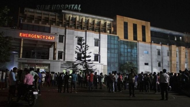 Khoảng 120 nh&acirc;n vi&ecirc;n cứu hỏa được huy động để dập 