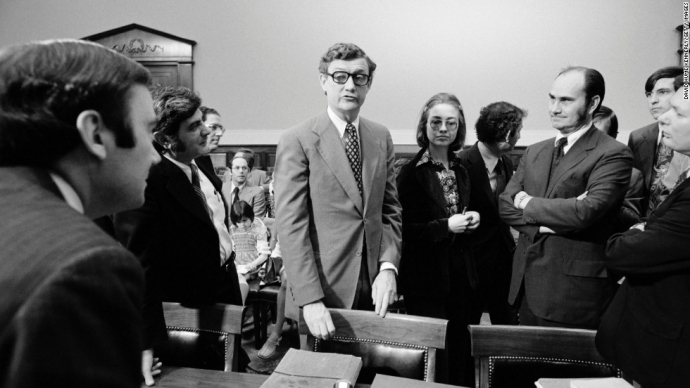 B&agrave; Clinton Rodham khi đang l&agrave; luật sư cho Ủy ban R