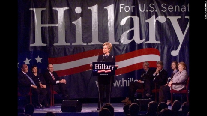 Th&aacute;ng 2.2000, b&agrave; Hillary Clinton th&ocirc;ng b&aacute;o sẽ chạy