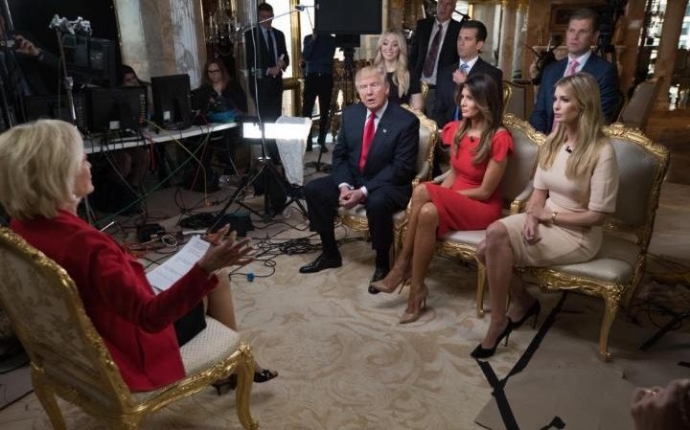 T&acirc;n Tổng thống Donald Trump c&ugrave;ng gia đ&igrave;nh trong cu