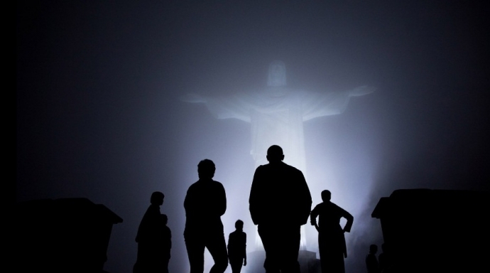 Gia đ&igrave;nh Đệ nhất tới thăm Tượng Th&aacute;nh Redeemer tại