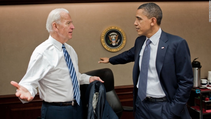 &Ocirc;ng Obama n&oacute;i chuyện với Ph&oacute; Tổng thống Joe Biden 