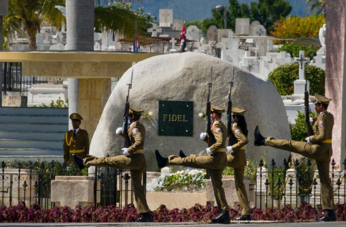 Tro cốt của đồng ch&iacute; Fidel Castro được đặt b&ecirc;n tro