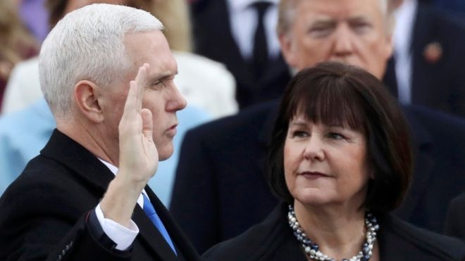 Ông Mike Pence tuyên thệ nhậm chức