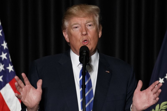 Tổng thống Donald Trump chỉ trích Toà Phúc