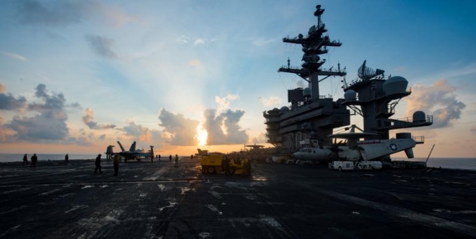 T&agrave;u s&acirc;n bay USS Carl Vinson qu&aacute; cảnh tại H&agrave;n Quốc