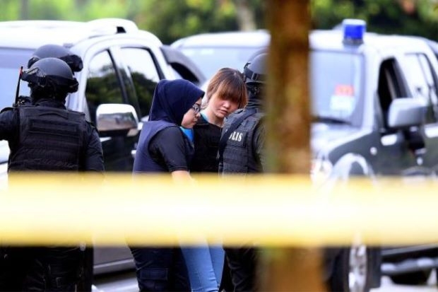 Nghi phạm Đoàn Thị Hương mặc áo chống đạn được áp