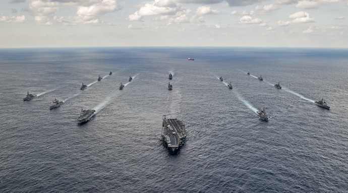 Tàu hải quân Mỹ và lực lượng phòng vệ