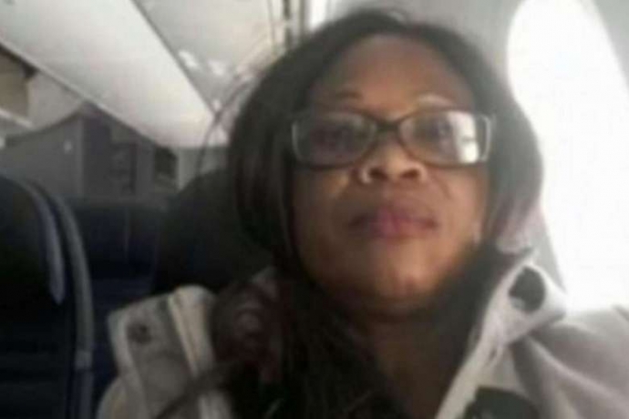 H&agrave;nh kh&aacute;ch bị h&atilde;ng h&agrave;ng kh&ocirc;ng United Airlines hướn