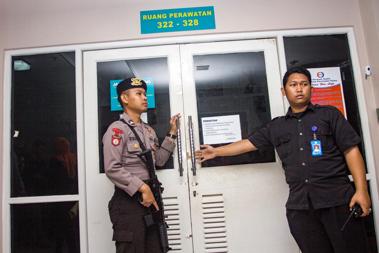 Lực lượng chức năng có vũ trang canh gá