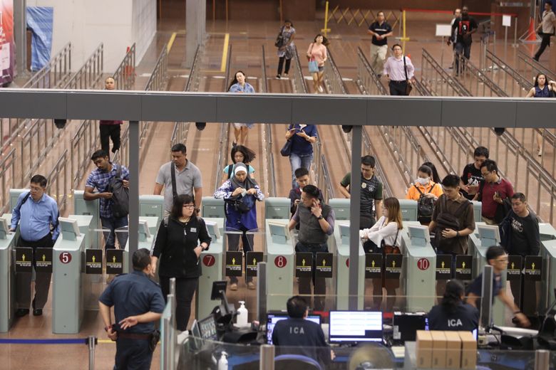 Theo Straits Times, &ocirc;ng Phan Văn Anh Vũ, đ&atilde; bi