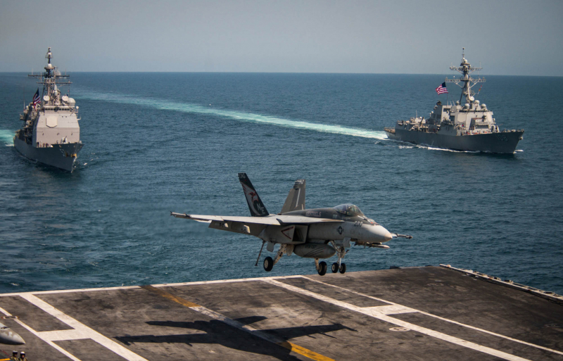 tiêm kích F.A-18E Super Hornet trên boong bay của